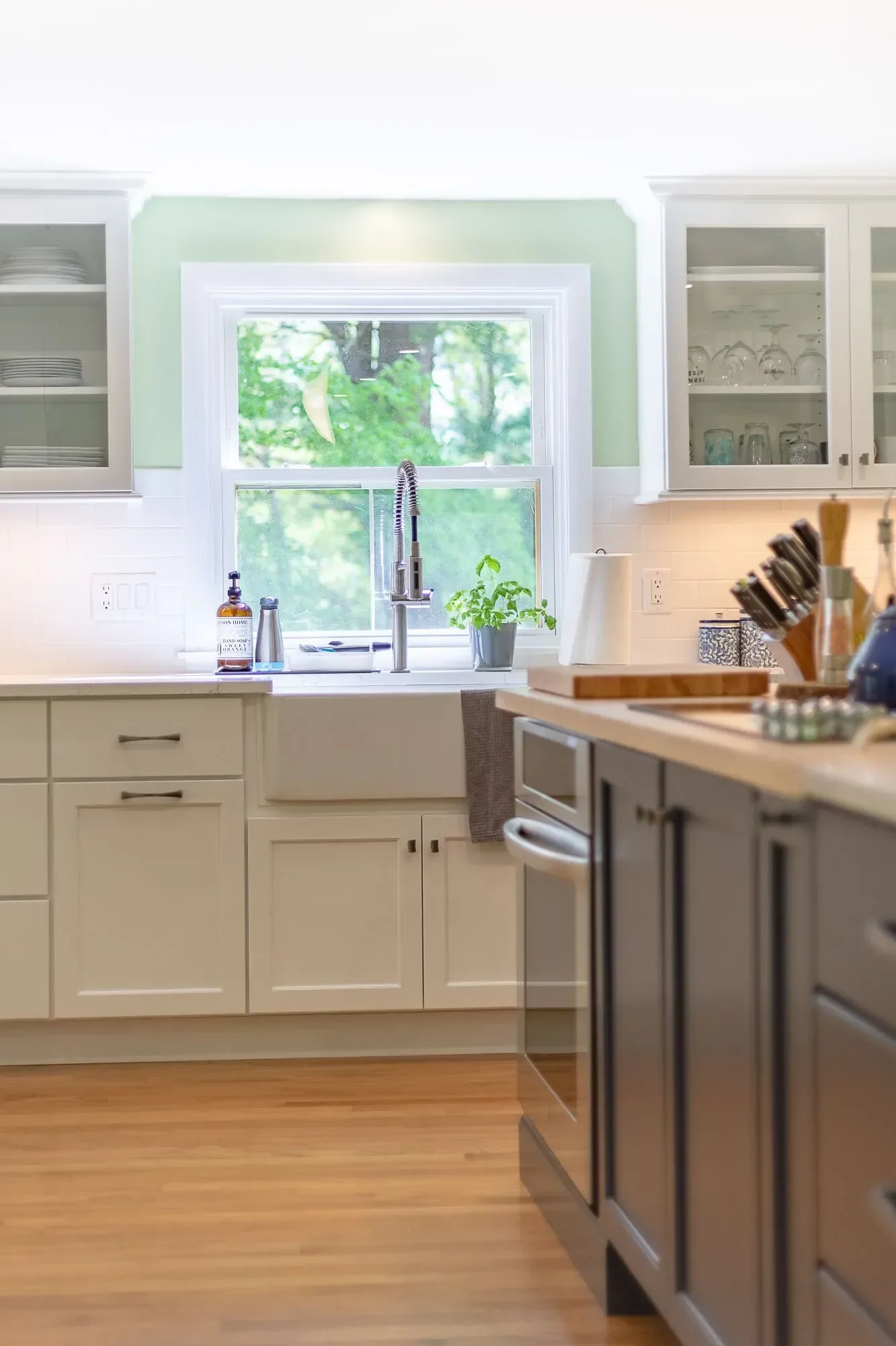 Sudbury Family Kitchen w/ Navy Island Dining Bar — view 12