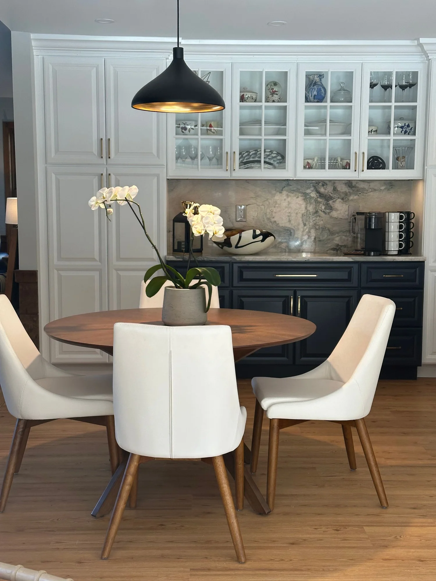 Sudbury Kitchen w/ Butler's Pantry & Sunroom — view 4