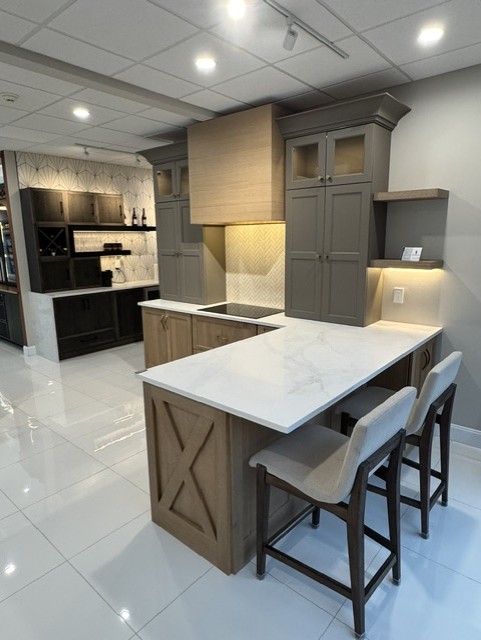 Sleek Kitchen & Bath showroom — Traditional vignette