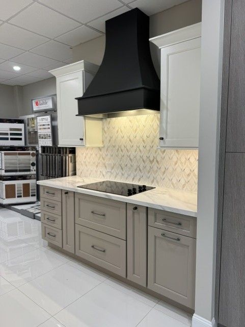 Sleek Kitchen & Bath showroom — Traditional vignette
