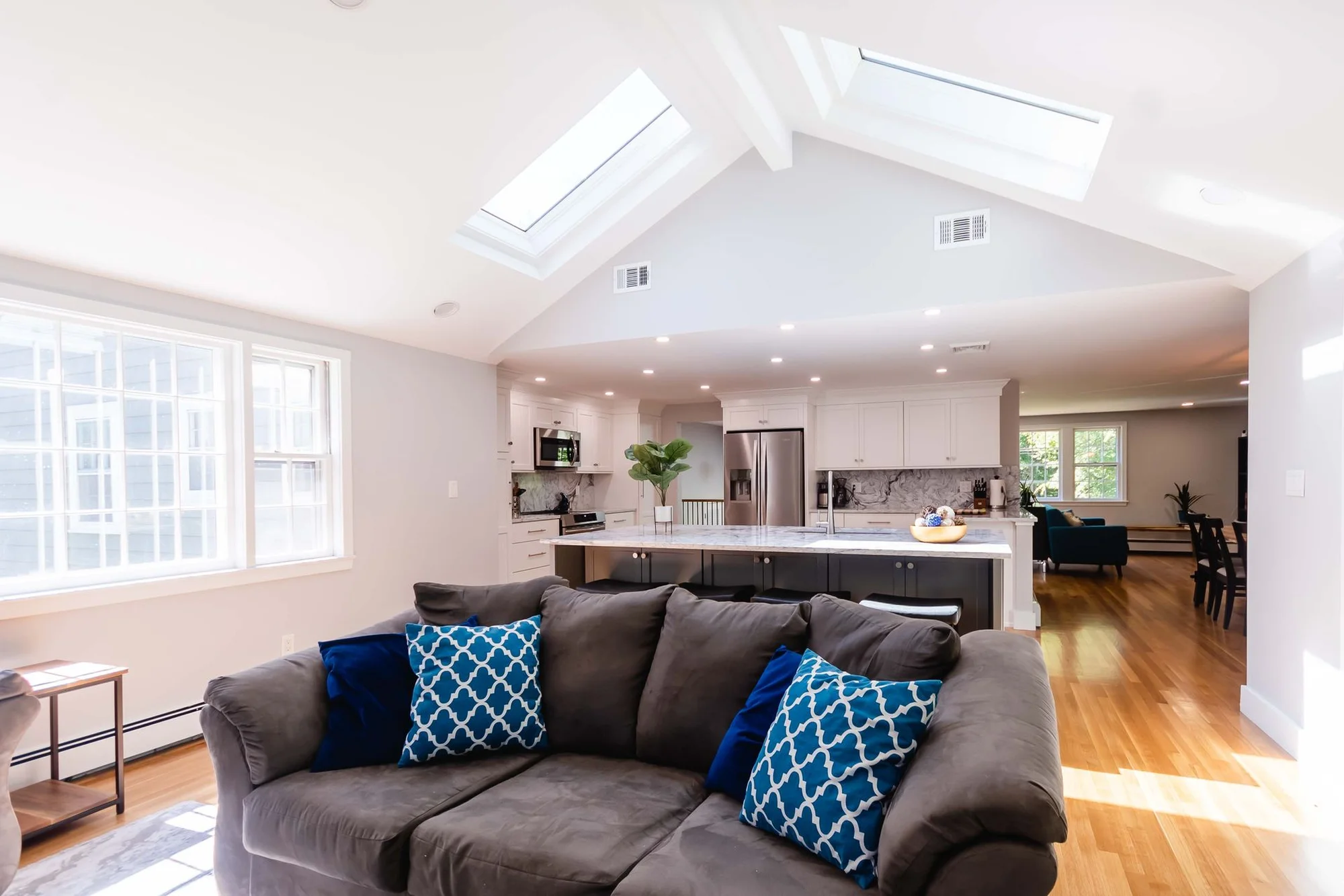 Wayland Warm Wood & White Kitchen — view 11