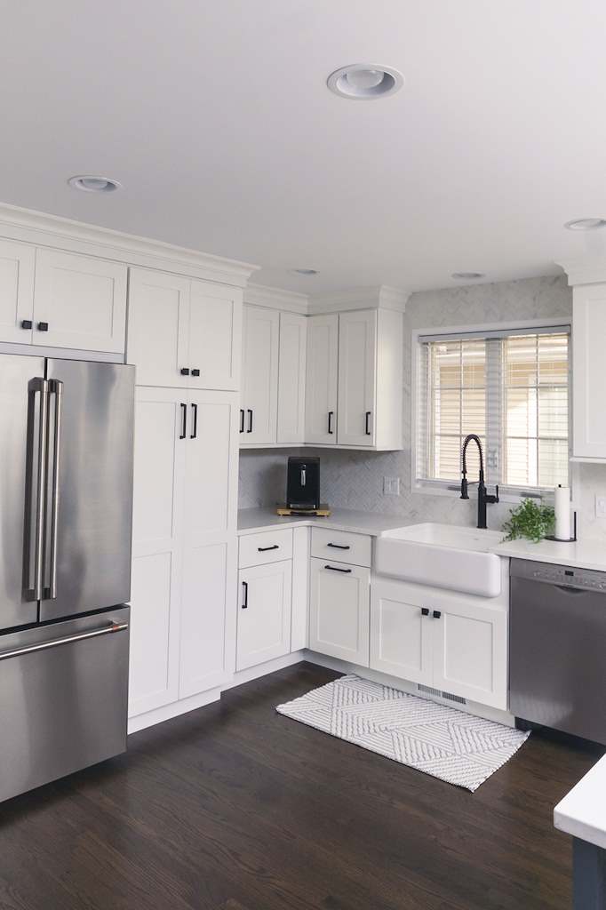 Waltham White Shaker Farmhouse Kitchen — view 5